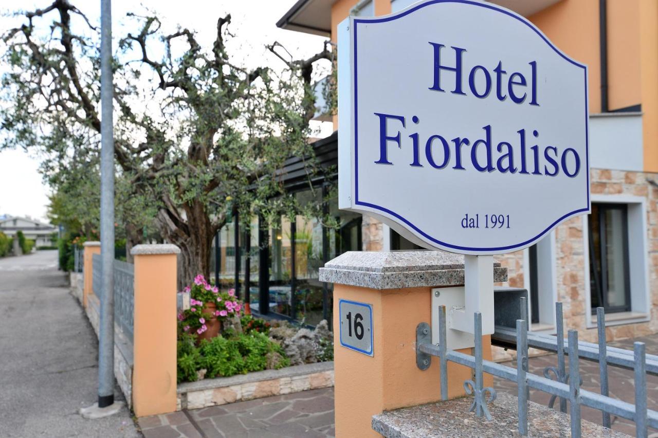 Hotel Fiordaliso Сирмионе Экстерьер фото